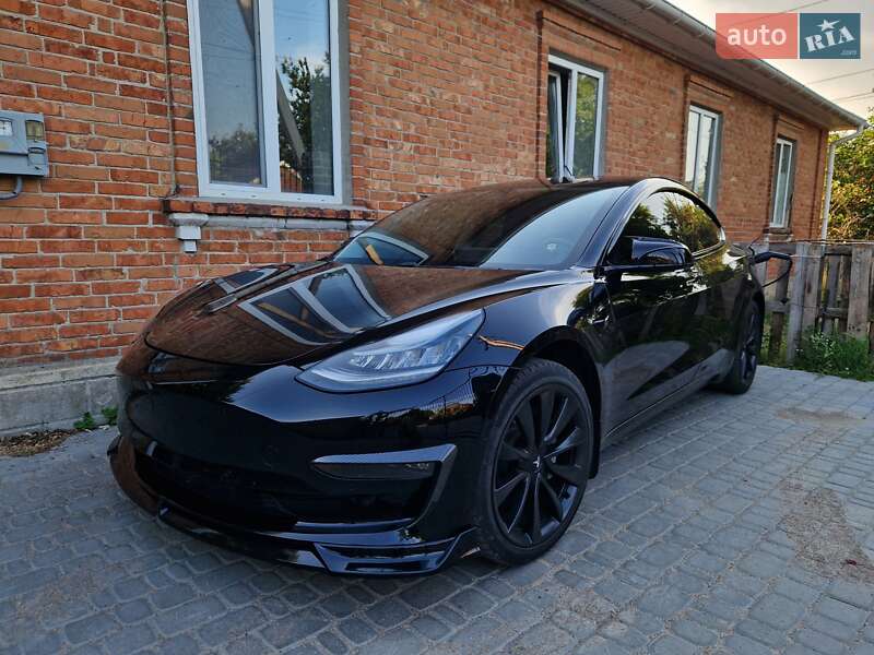 Седан Tesla Model 3 2018 в Первомайске