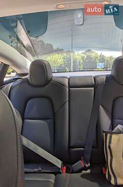 Седан Tesla Model 3 2019 в 