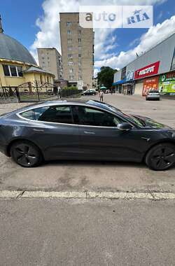 Седан Tesla Model 3 2019 в Калуше