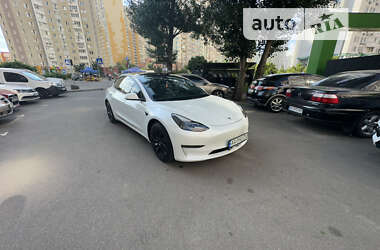 Седан Tesla Model 3 2021 в Киеве