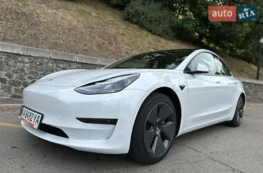 Седан Tesla Model 3 2022 в 
