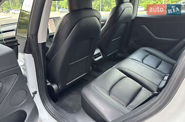Седан Tesla Model 3 2022 в 