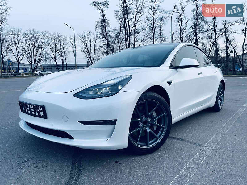 Седан Tesla Model 3 2021 в Киеве