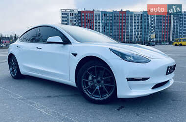 Седан Tesla Model 3 2021 в Киеве