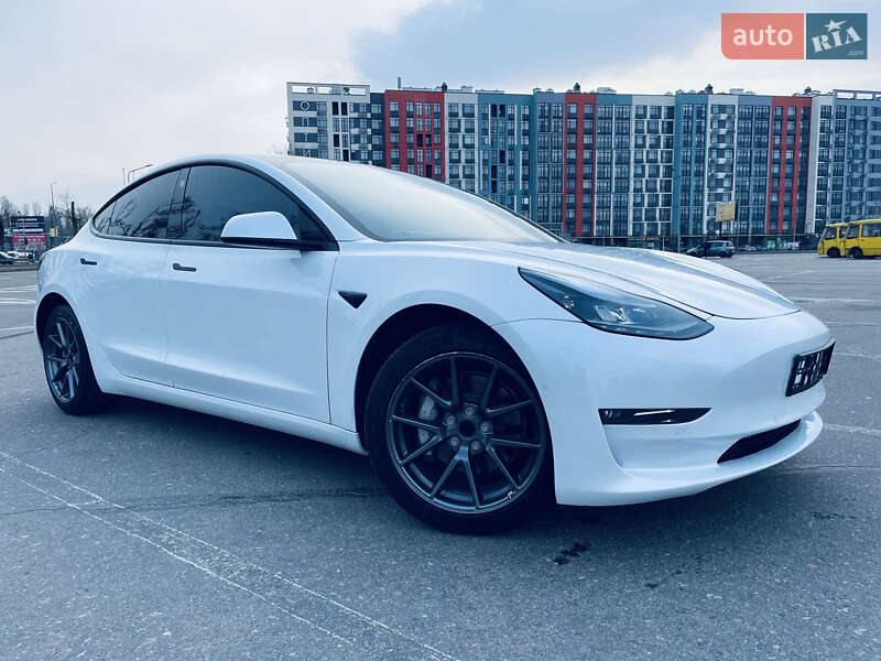Седан Tesla Model 3 2021 в Киеве