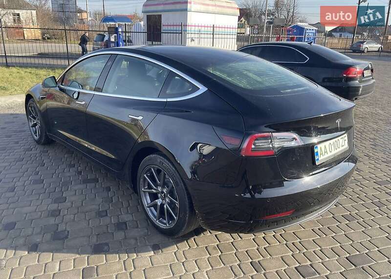 Седан Tesla Model 3 2019 в Львове