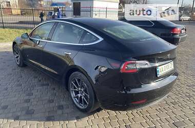 Седан Tesla Model 3 2019 в Львові