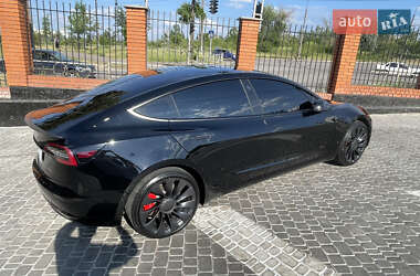 Седан Tesla Model 3 2022 в 