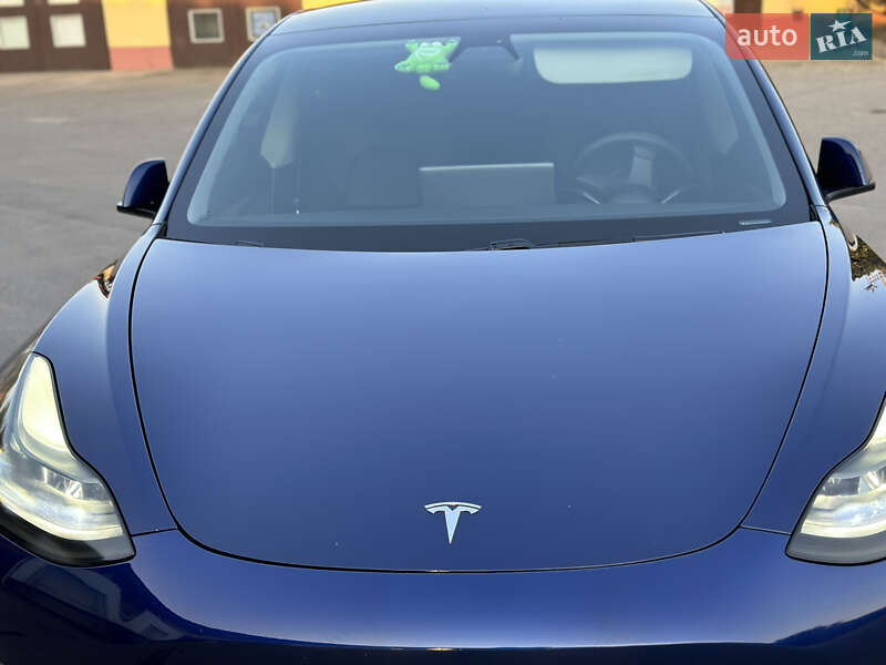 Седан Tesla Model 3 2021 в Виннице