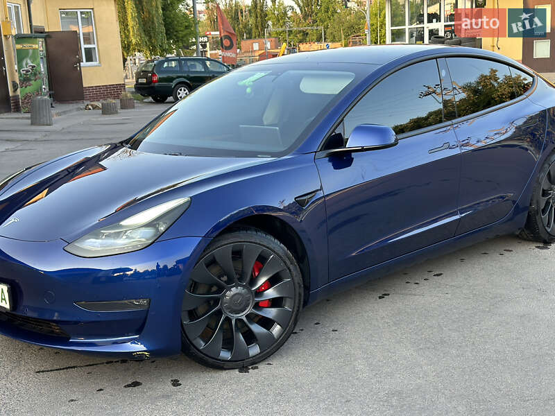 Седан Tesla Model 3 2021 в Виннице