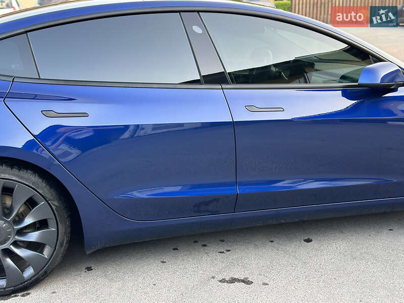 Седан Tesla Model 3 2021 в Виннице
