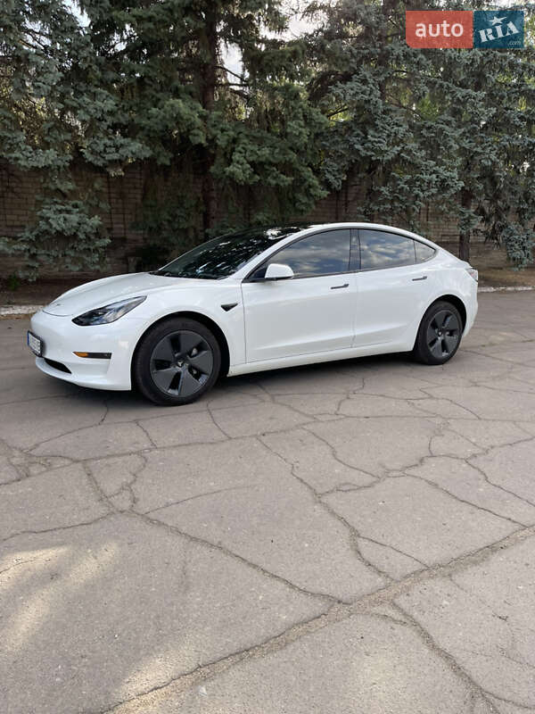 Седан Tesla Model 3 2023 в Києві