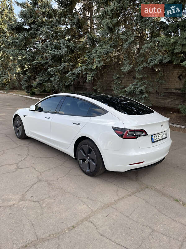 Седан Tesla Model 3 2023 в Києві
