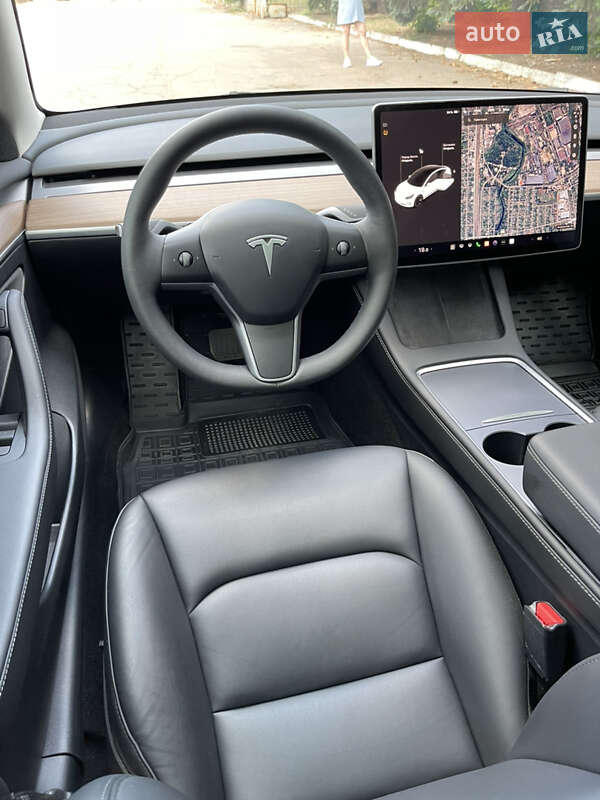 Седан Tesla Model 3 2023 в Києві