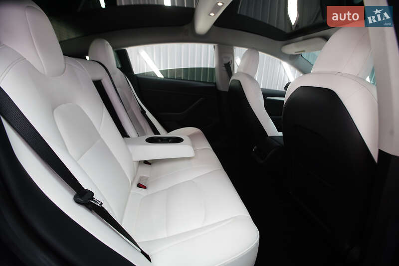 Седан Tesla Model 3 2021 в Полтаві