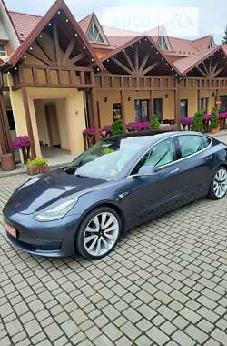 Седан Tesla Model 3 2018 в Івано-Франківську