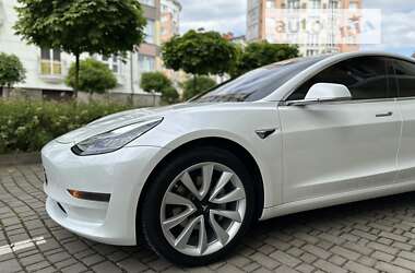 Седан Tesla Model 3 2020 в Івано-Франківську