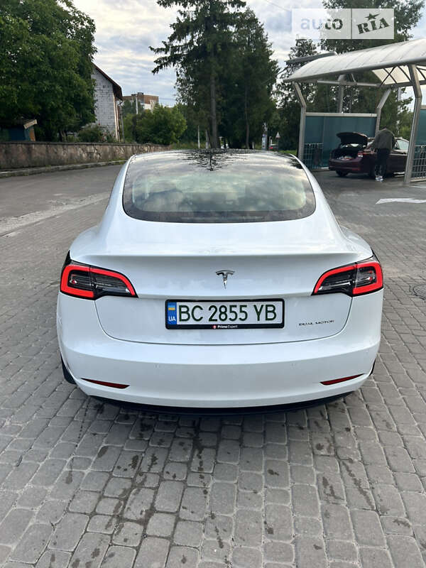 Седан Tesla Model 3 2020 в Львове