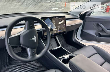 Седан Tesla Model 3 2020 в Львове