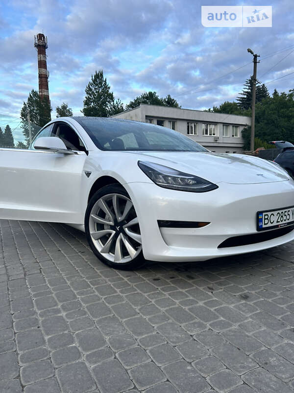 Tesla Model 3 2020