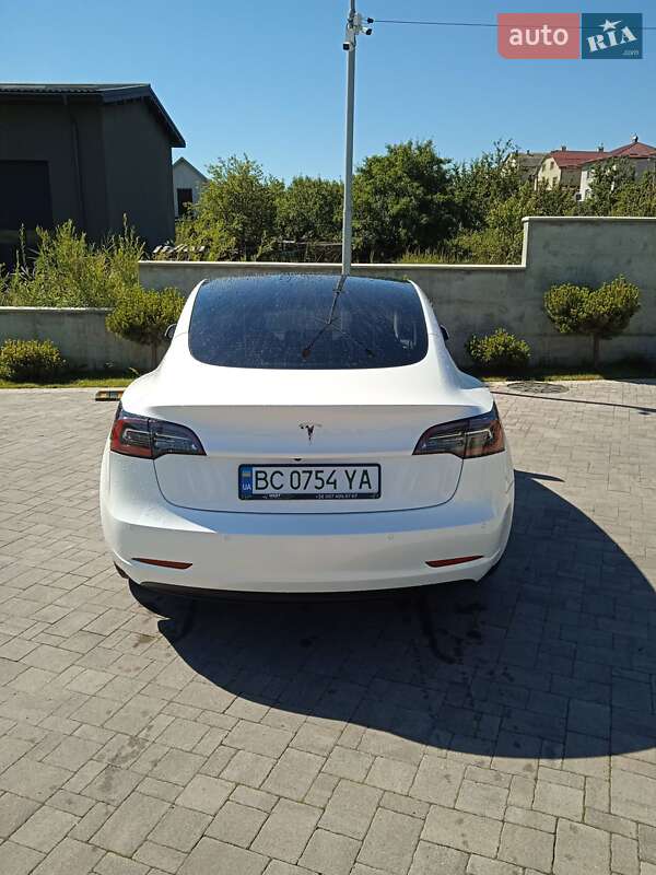 Седан Tesla Model 3 2022 в Львові