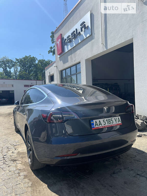 Седан Tesla Model 3 2020 в Львове