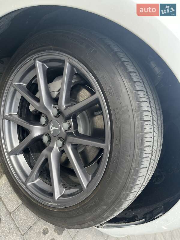 Седан Tesla Model 3 2021 в Луцьку фото 13 Седан Tesla Model 3 2021 в Луцьку