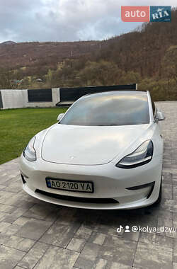 Седан Tesla Model 3 2019 в Міжгір'ї