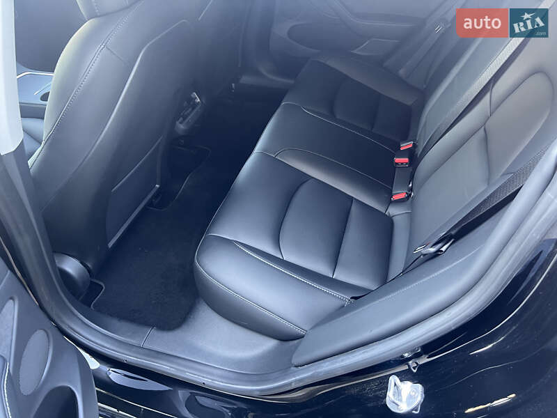 Седан Tesla Model 3 2022 в Кременчуці