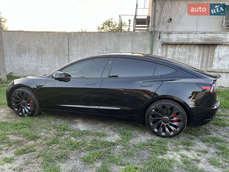 Седан Tesla Model 3 2022 в Кременчуці