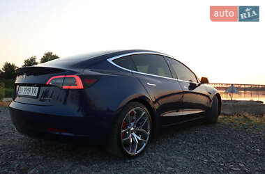 Седан Tesla Model 3 2019 в Киеве