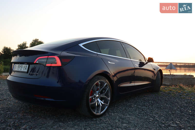 Седан Tesla Model 3 2019 в Киеве