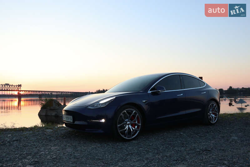Седан Tesla Model 3 2019 в Киеве