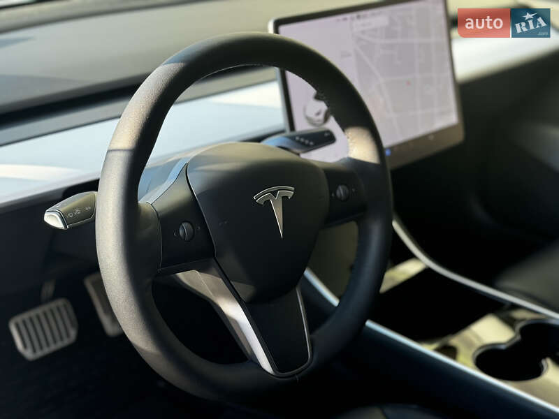 Седан Tesla Model 3 2019 в Киеве