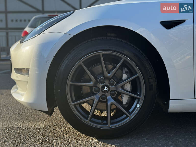 Седан Tesla Model 3 2019 в Киеве
