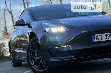 Седан Tesla Model 3 2022 в Івано-Франківську