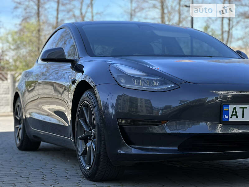 Седан Tesla Model 3 2022 в Івано-Франківську