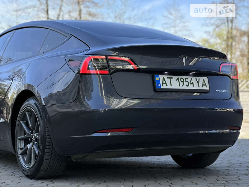 Седан Tesla Model 3 2022 в Івано-Франківську