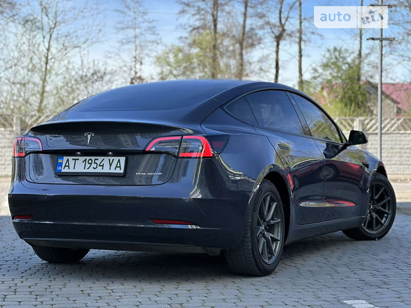 Седан Tesla Model 3 2022 в Івано-Франківську