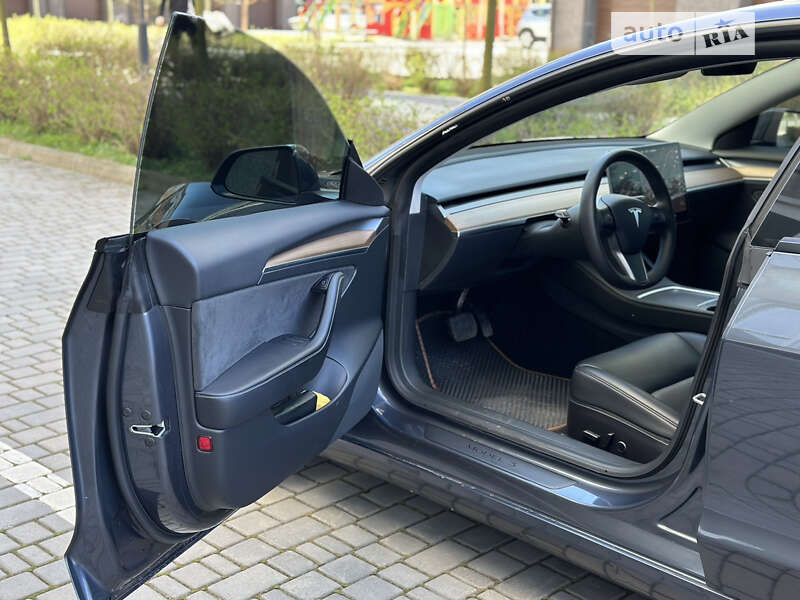 Седан Tesla Model 3 2022 в Івано-Франківську