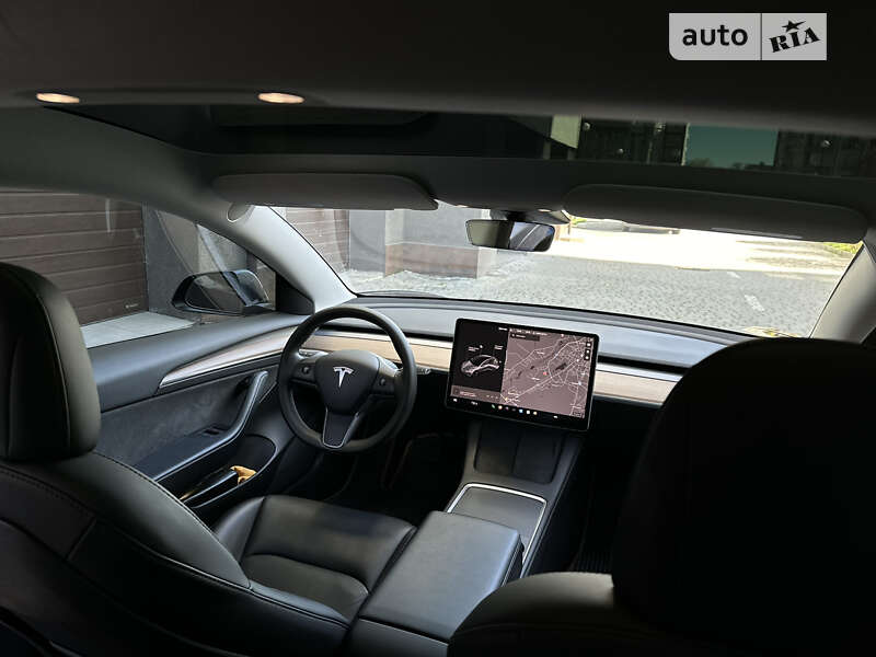 Седан Tesla Model 3 2022 в Івано-Франківську
