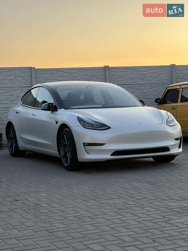 Седан Tesla Model 3 2020 в Харкові