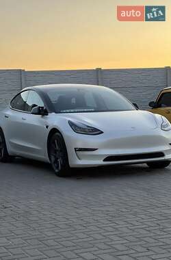 Седан Tesla Model 3 2020 в 