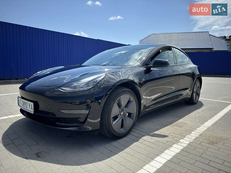 Седан Tesla Model 3 2023 в Калуші