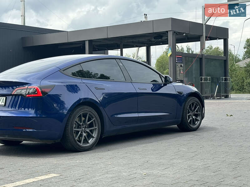 Седан Tesla Model 3 2019 в Івано-Франківську