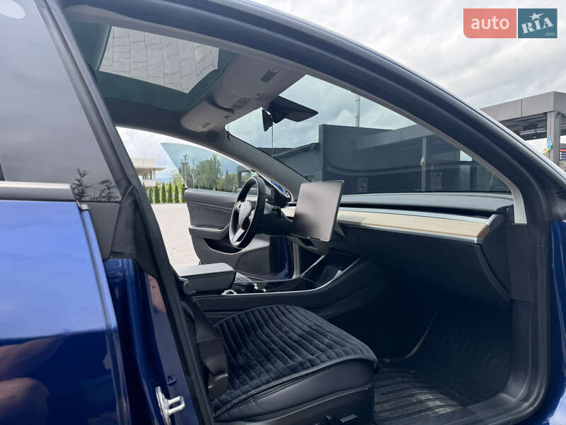 Седан Tesla Model 3 2019 в Івано-Франківську