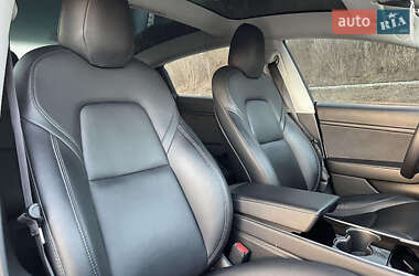 Седан Tesla Model 3 2020 в Млинове