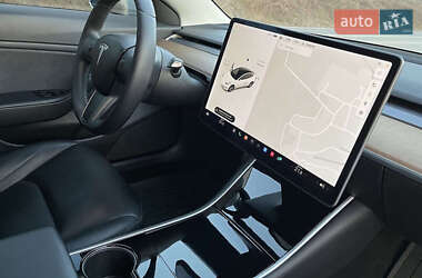 Седан Tesla Model 3 2020 в Млинове