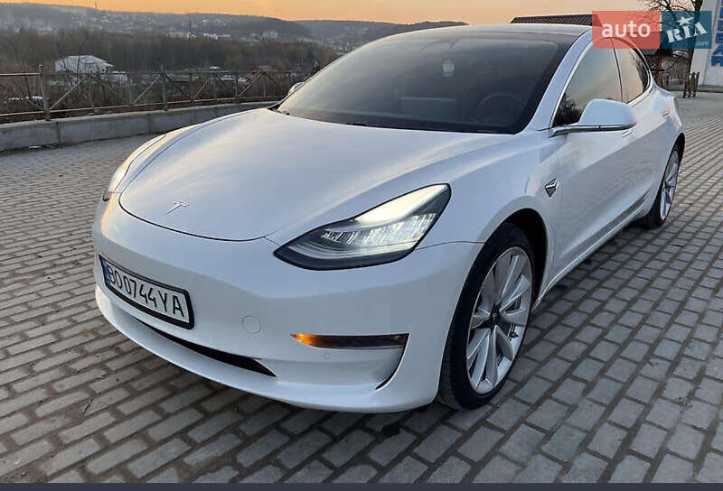 Седан Tesla Model 3 2020 в Млинове фото 15 Седан Tesla Model 3 2020 в Млинове