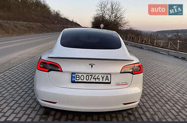Седан Tesla Model 3 2020 в Млинове